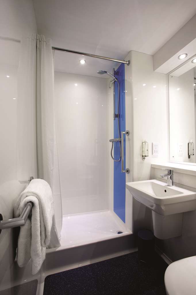 Travelodge London Romford Szoba fotó